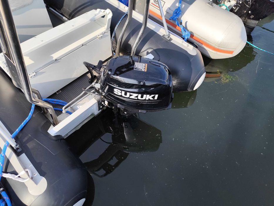 Łódż motorowodna typu RIB 460 z silnikiem Suzuki 2025 20 KM