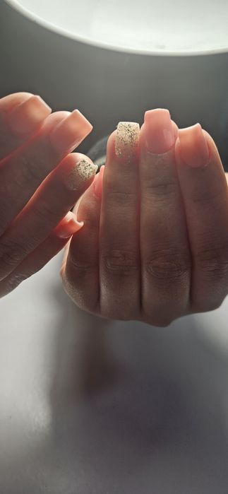 Faço unhas de gel