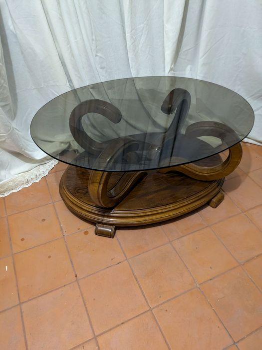 Mesa oval de centro para sala com vidro