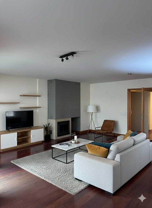 Apartamento T3 – 3 Suites, 3 Lugares de garagem - a 50 metros do Mar