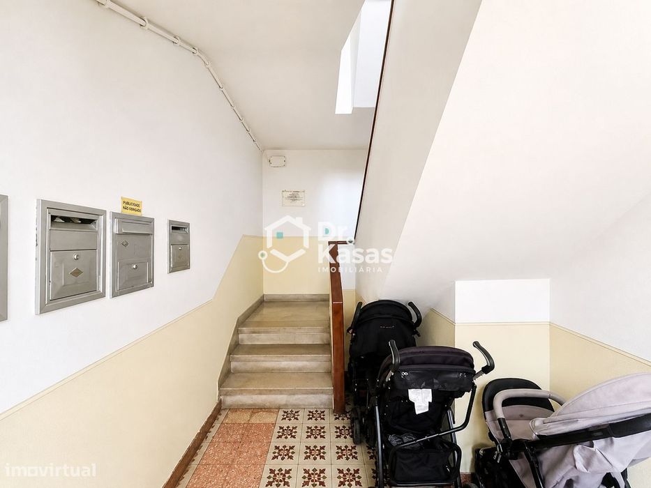 Apartamento T1 com varanda na Baixa da Banheira