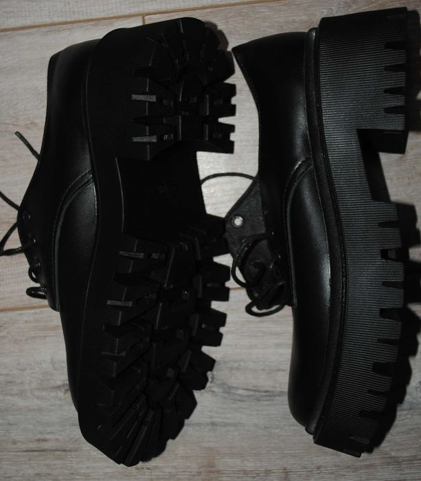 Туфлі Horoso 38 чорні 2066-02-ekokozha легкі на високій платформі .