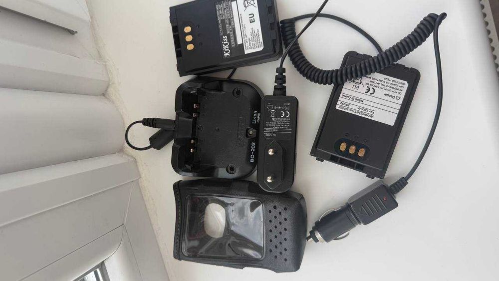 Цифро-аналогова портативна радіостанція Icom ID-51 plus