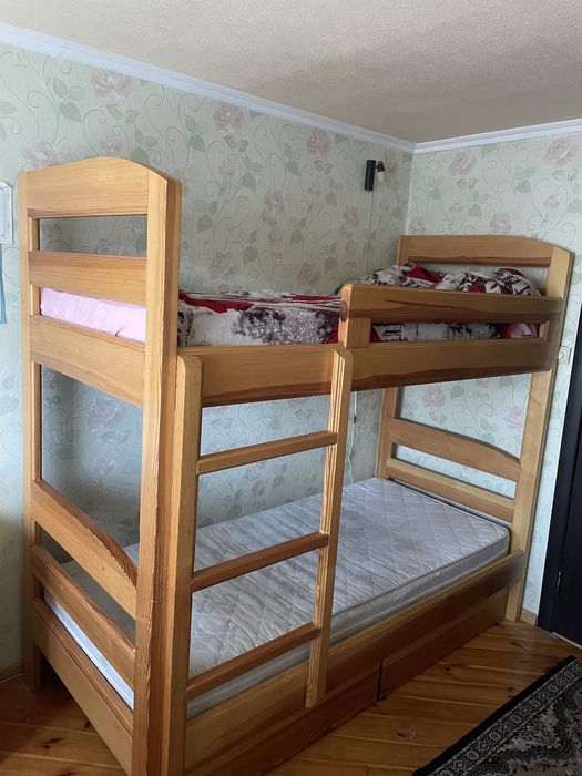 Двухярусна кровать