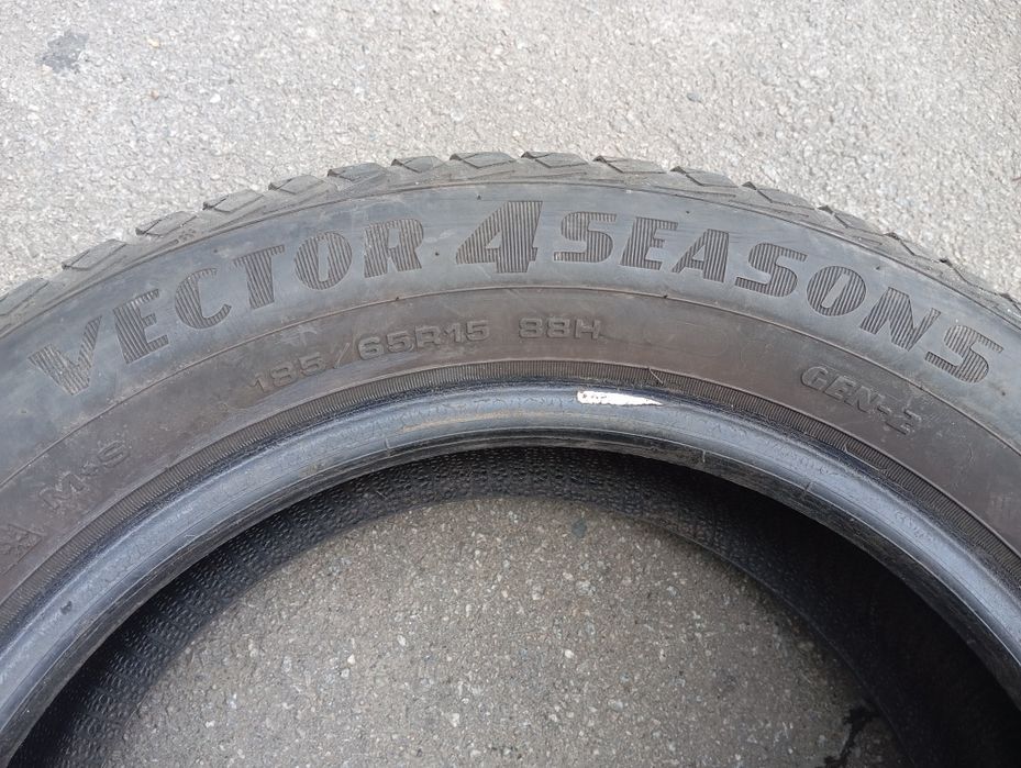 Пара всесезонки 185/65 R15 Good Year Vector 4 Seasons