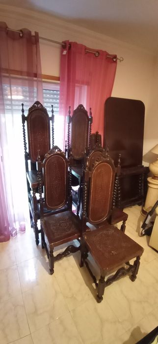 Conjunto mesa + cadeiras