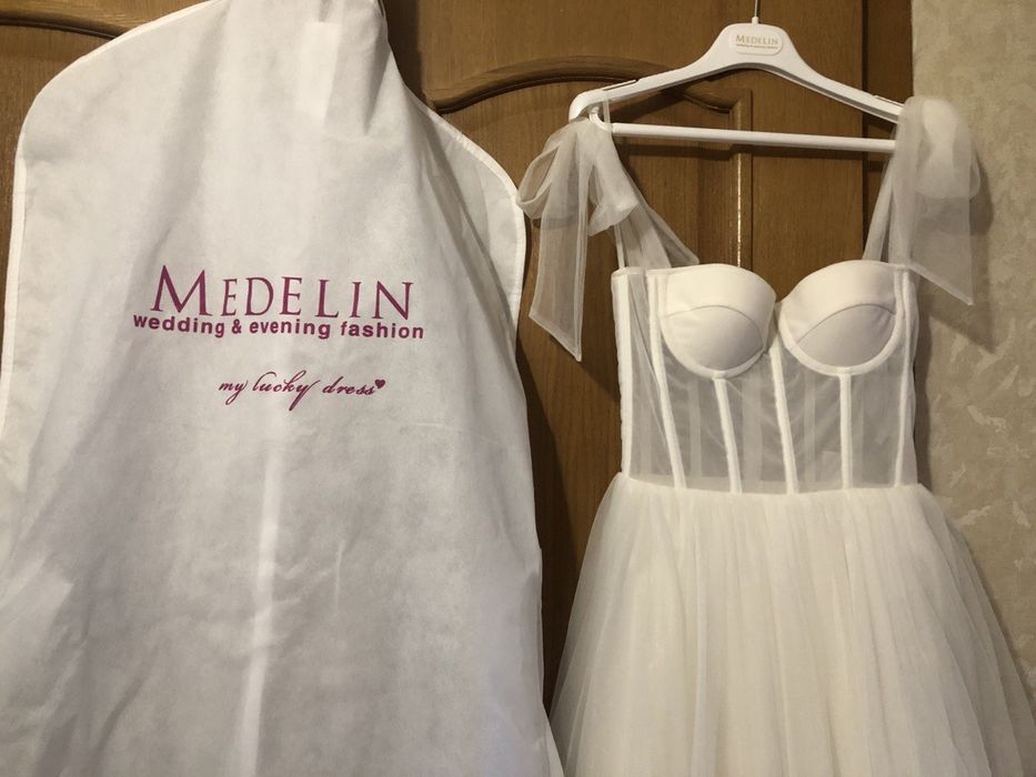 Сукня весільна ,випускна