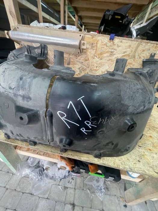 Задній пікрилок Rivian