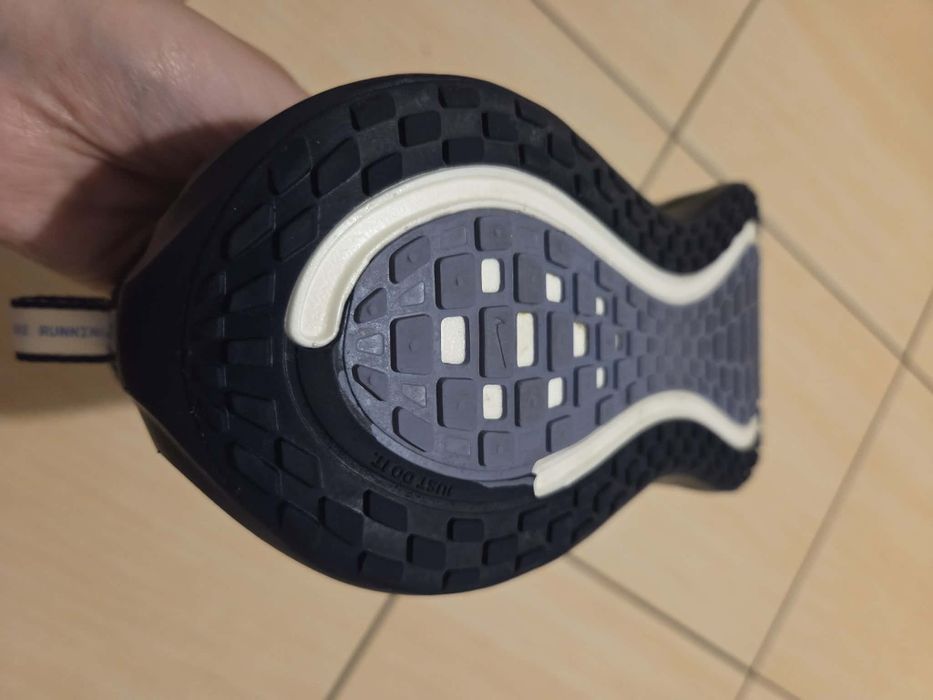 Buty Nike Vomero Plus 42.5