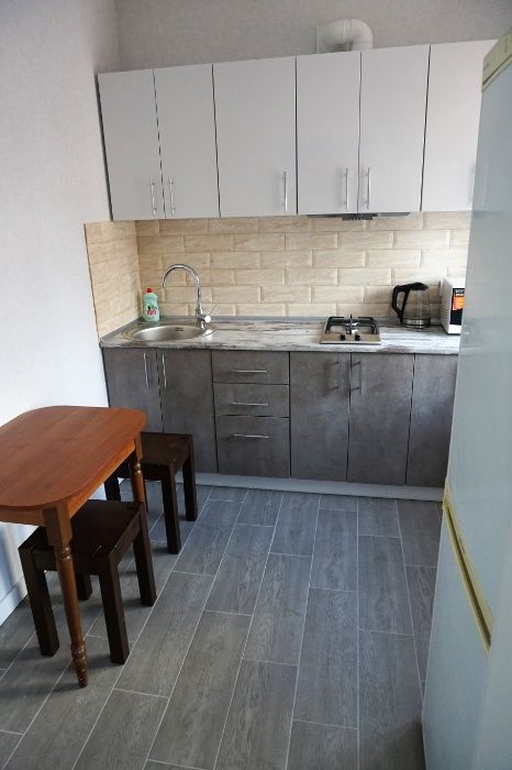 метро Печерська, вул. Дорошенка 61а, подобово