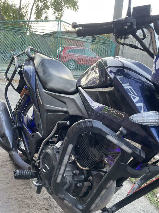 Lifan.  CityR200