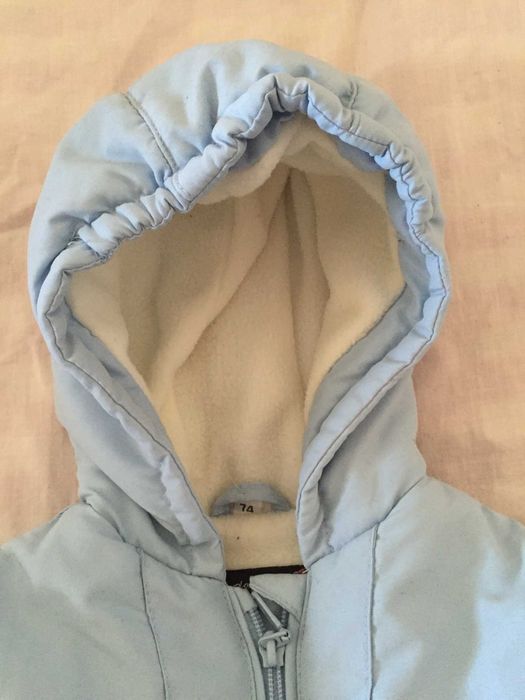 Демисезонная куртка, состояние новой, рост 74+шапка в подарок