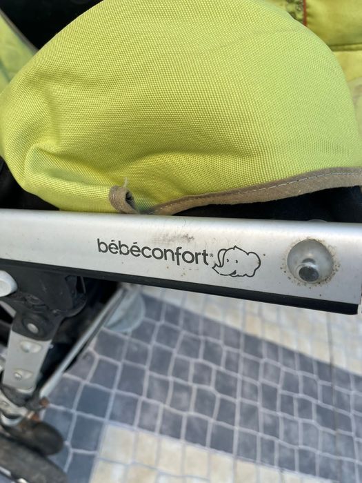 Carrinho para transportar o bebé
