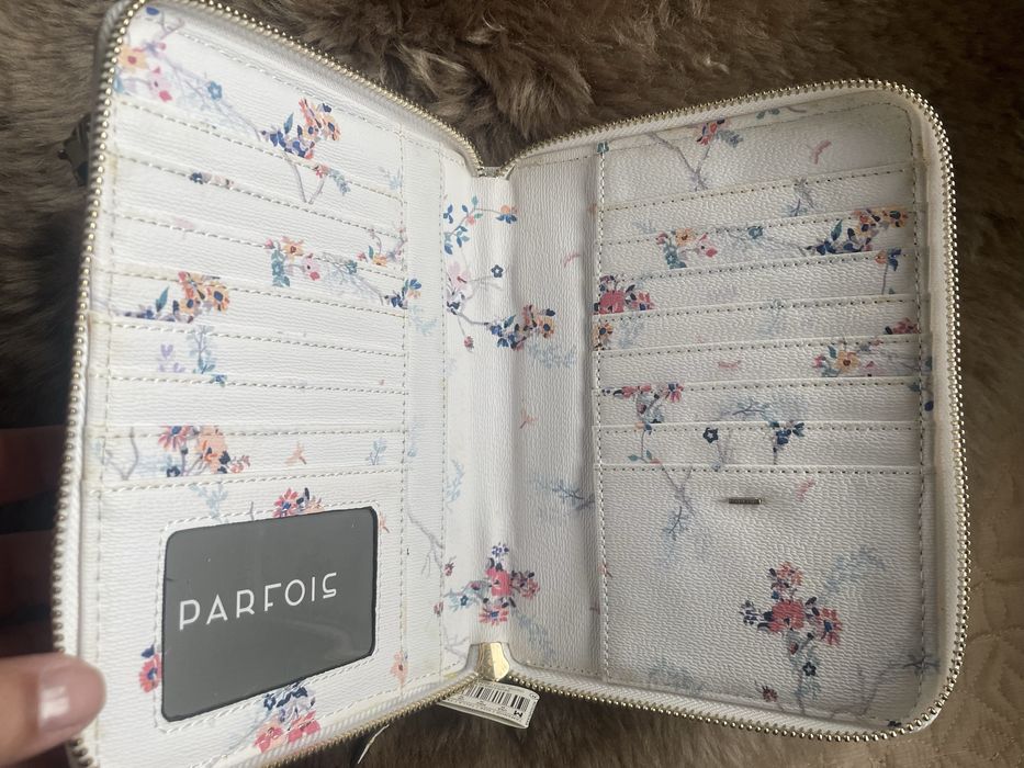 Cobertura agenda com fecho e bolsa extra exterior da Parfois, nova