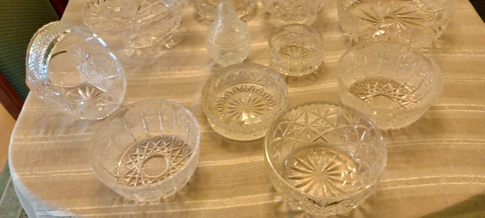 Zestaw kryształów misy wazony