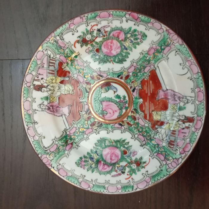 Pratos decorativos de porcelana chinesa e Macaense