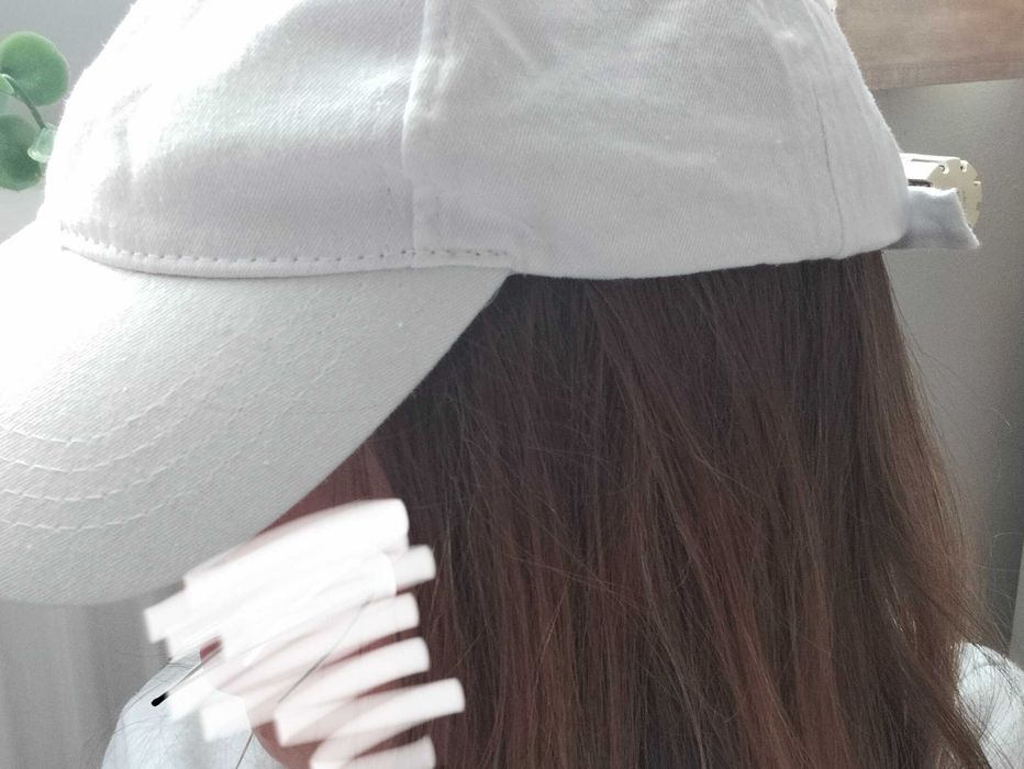 Super biała czapka na lato