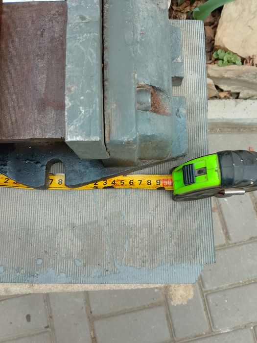 Тиски слесарные, станочные.