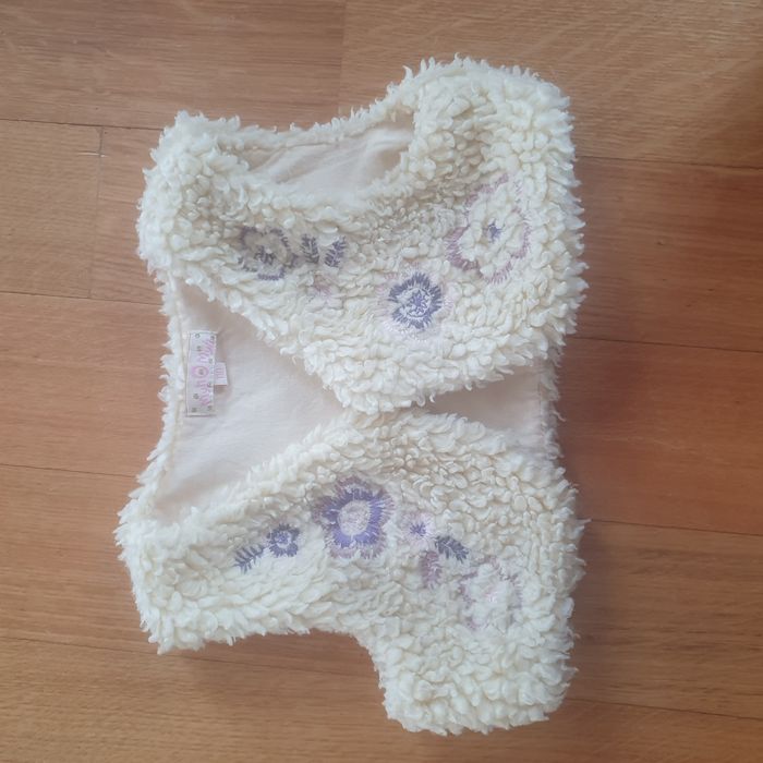 Krótka kamizelka w kwiatki