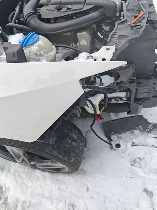 Przód przedni prawy błotnik seat ibiza 6J LB9A