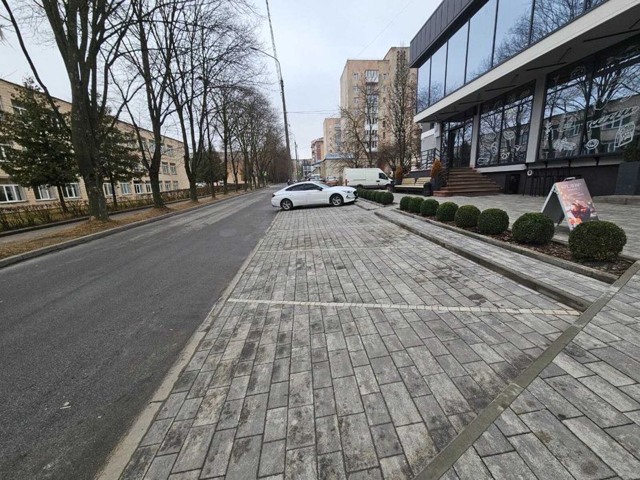 Оренда приміщення під магазин, офіс, салон, вул. Бр. Бойчуків