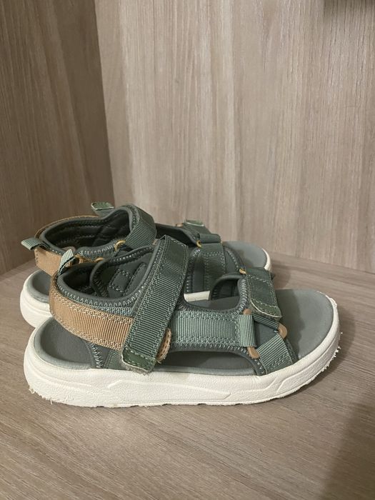 Босоніжки H&M на хлопчика 28-29 розміру