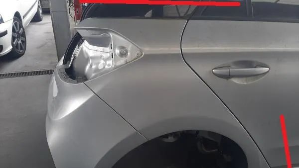 Painel trás direito HYUNDAI i20 (GB)