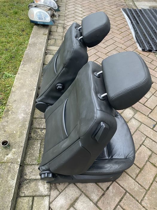 Відкидні сидіння