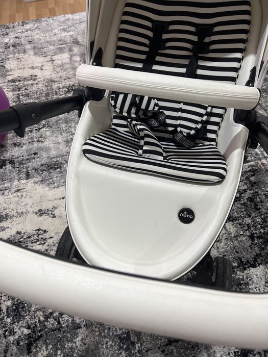 Mima Xari Max Carro Chassis Preto e assento Branco