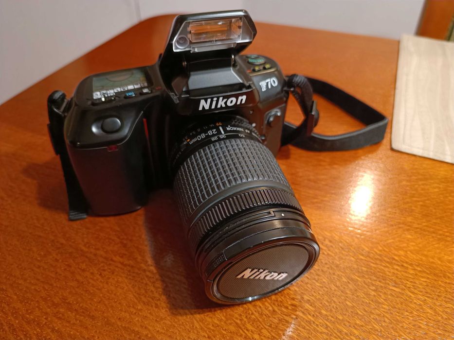 Aparat Nikon F70 plus obiektyw Nikkor 28-80mm