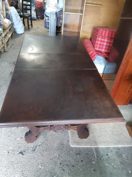 Mesa de jantar em madeira