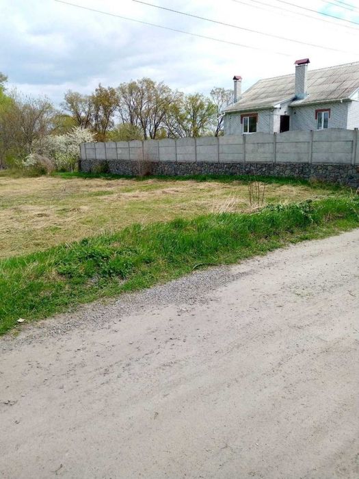 Продається земельна ділянка в Садках