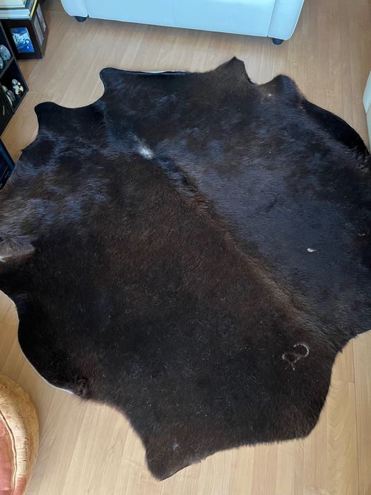 Tapete em pele de vaca com 2 metros