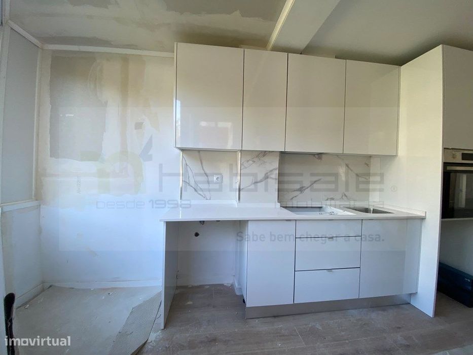 T3 Renovado com Suite | Excelente Localização | Amadora