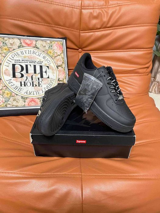Nike Air Force 1 Low Supreme Czarny r.39
