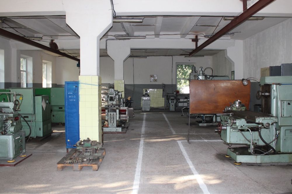 Продам Виробничий комплекс, 4294 м.кв, 1,7 Га ділянка, цеха, склад