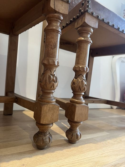 Cadeiras antigas madeira e couro