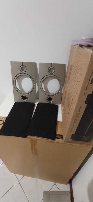 2 molduras e Grelhas para colunas wharfedale diamond 8.3