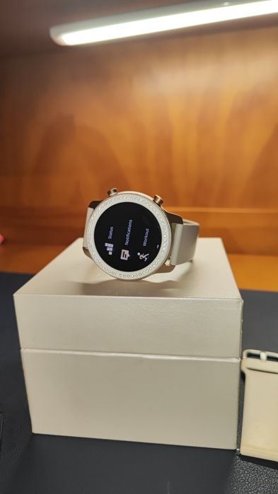 Amazfit gtr Swarovski edition