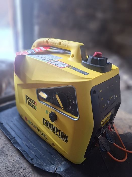 Двухтопливный инверторный генератор CHAMPION  82001I-DF 2000 Вт