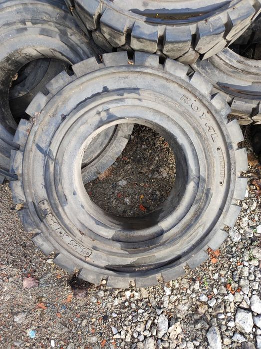 Koło pełne, opona pełna ( 8.25 x 15 32 )