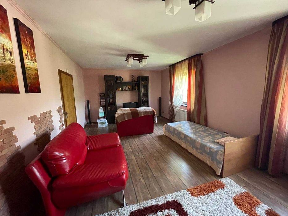 Продаж будинку та ділянки в смт. Івано Франкове