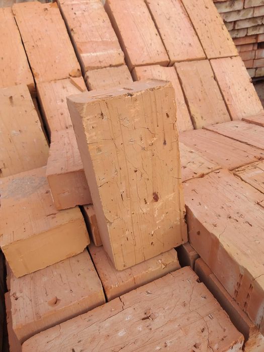 Цегла всіх видів.Доставка по Стрию та Стрийському району.Найнижчі ціни