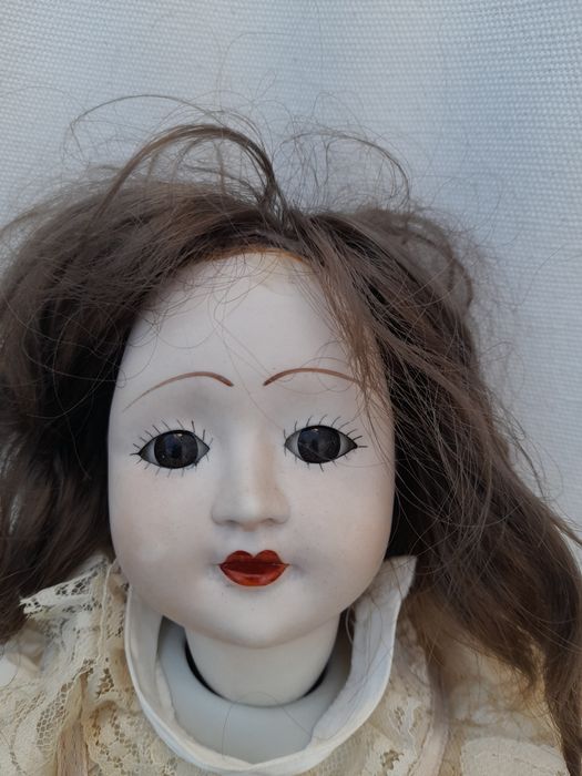 Boneca antiga toda em porcelana em perfeito estado para coleção