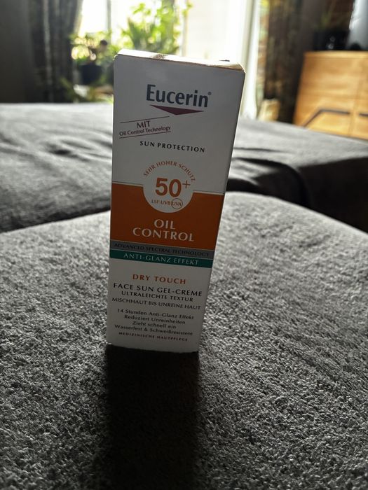 Eucerin spf50+ oil control