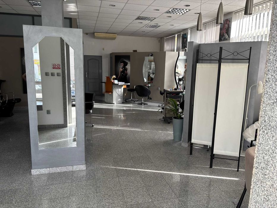 Wynajme pomieszczenie stanowisko kosmetyczce stylistyce rzes paznokci