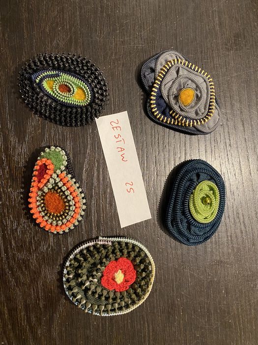 Broszki handmade z suwaków unikat zestaw 25
