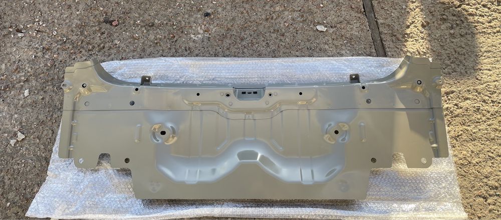 Панель задня Tesla Model 3 1077958-S0-A