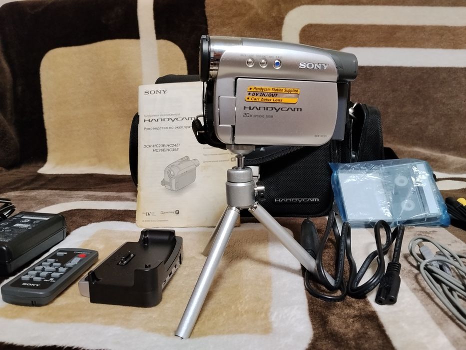 Цифровая видеокамера SONY  DRS-HC35E  в идеальном состоянии made in Ja