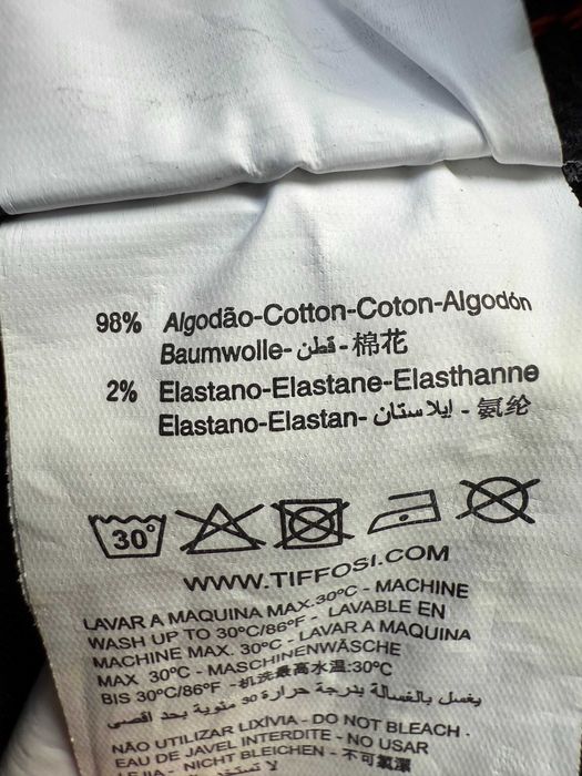 Calções azuis escuro da marca Tiffosi, tamanho 11-12 anos